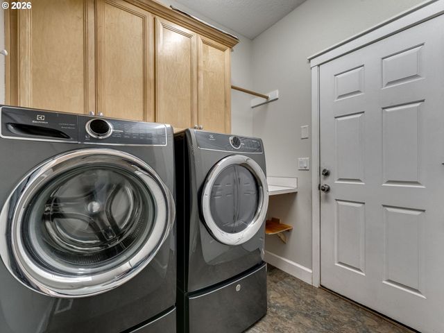 2507 CRESTVIEW Dr, West Linn, OR 97068