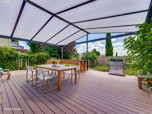 2507 CRESTVIEW Dr, West Linn, OR 97068