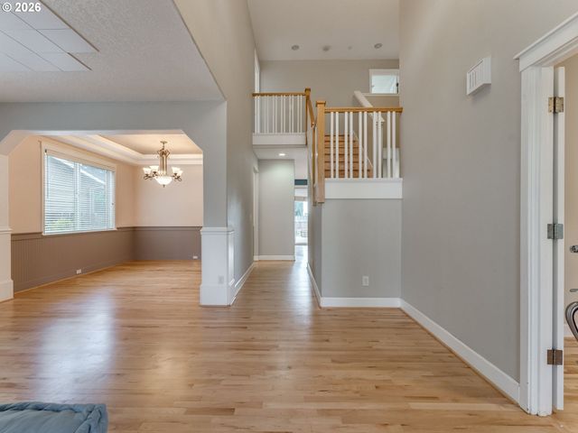 2507 CRESTVIEW Dr, West Linn, OR 97068