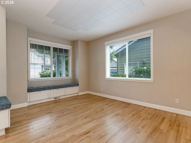 2507 CRESTVIEW Dr, West Linn, OR 97068