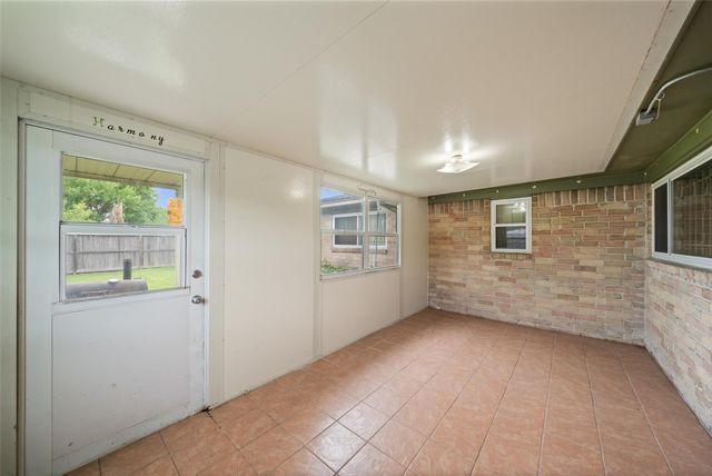 8922 Indian River Drive, Houston, TX 77088