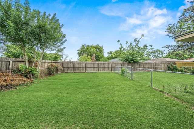 8922 Indian River Drive, Houston, TX 77088