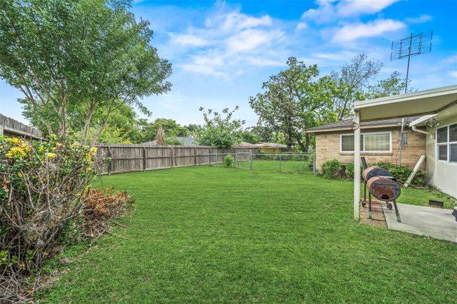 8922 Indian River Drive, Houston, TX 77088