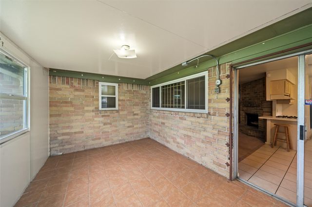 8922 Indian River Drive, Houston, TX 77088