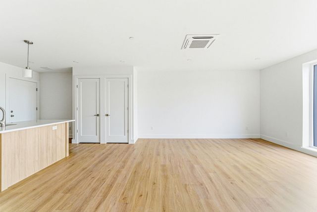 1035 Commonwealth Ave 604, Boston, MA 02215