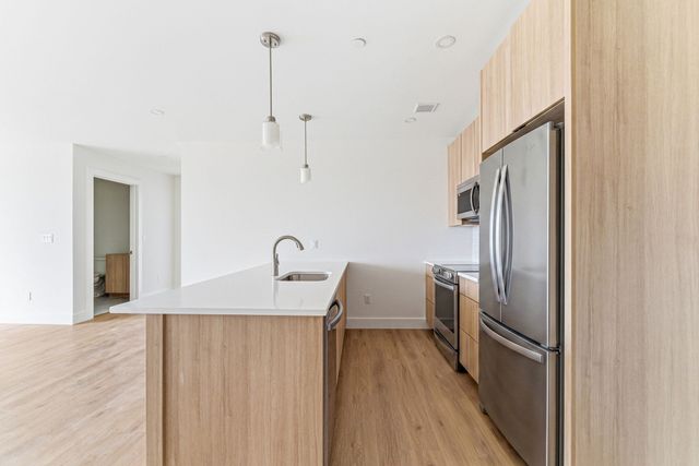 1035 Commonwealth Ave 604, Boston, MA 02215