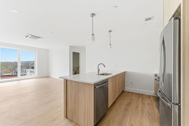 1035 Commonwealth Ave 604, Boston, MA 02215