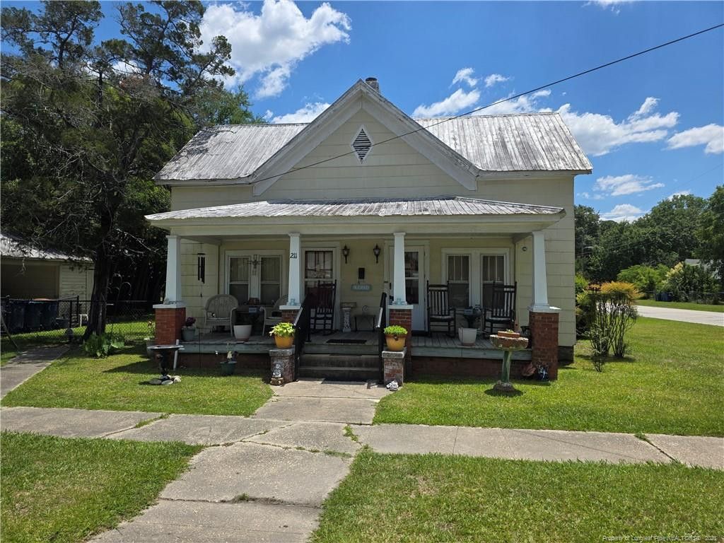 211 S Elm Avenue, Dunn, NC 28334