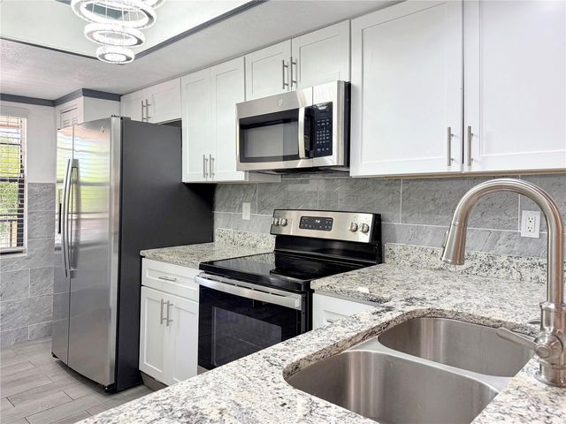 2275 62ND AVENUE N 5202, St Petersburg, FL 33713