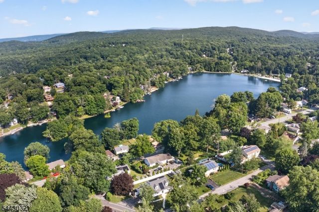 53 Lakeview Dr, West Milford Twp., NJ 07480