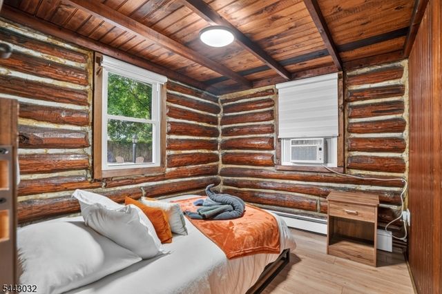 53 Lakeview Dr, West Milford Twp., NJ 07480