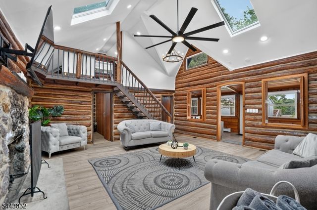 53 Lakeview Dr, West Milford Twp., NJ 07480