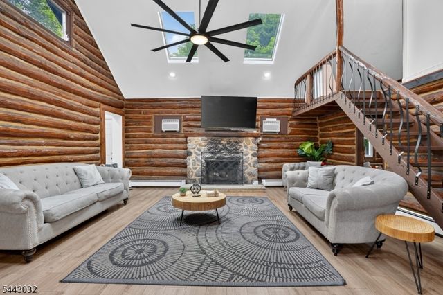 53 Lakeview Dr, West Milford Twp., NJ 07480