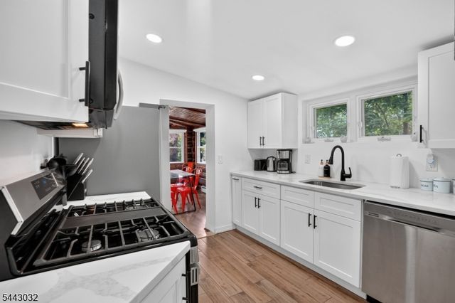 53 Lakeview Dr, West Milford Twp., NJ 07480