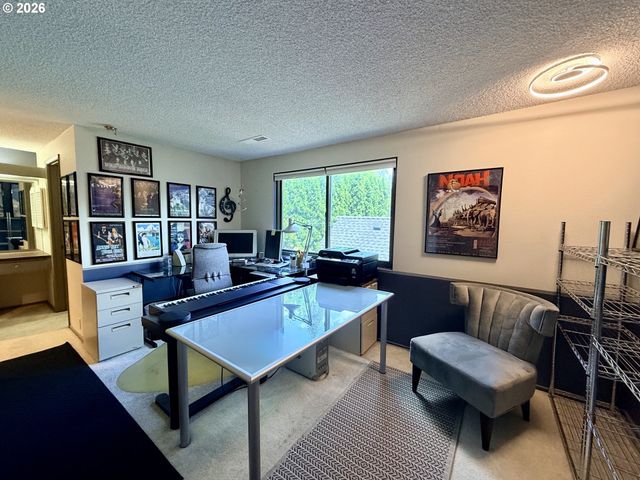 160 WESTBROOK Way, Eugene, OR 97405