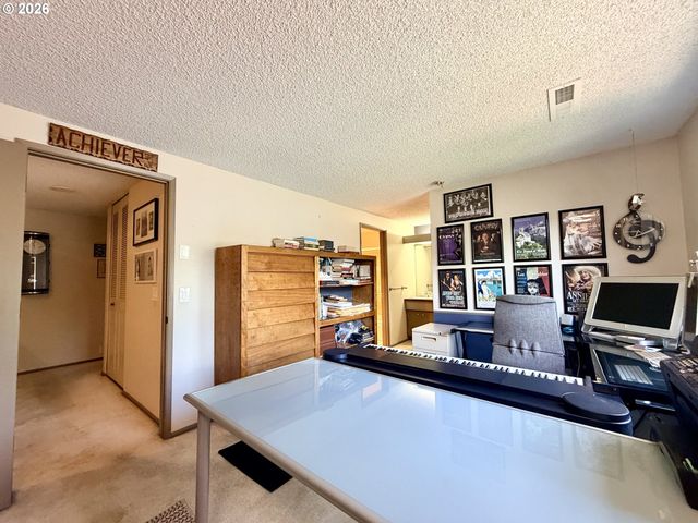 160 WESTBROOK Way, Eugene, OR 97405