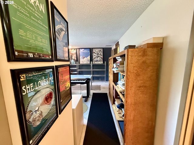 160 WESTBROOK Way, Eugene, OR 97405