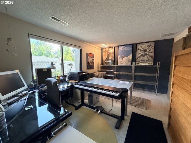160 WESTBROOK Way, Eugene, OR 97405