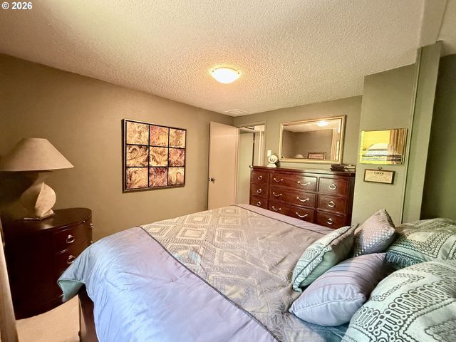 160 WESTBROOK Way, Eugene, OR 97405