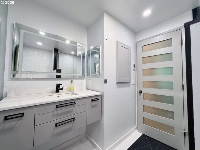 160 WESTBROOK Way, Eugene, OR 97405