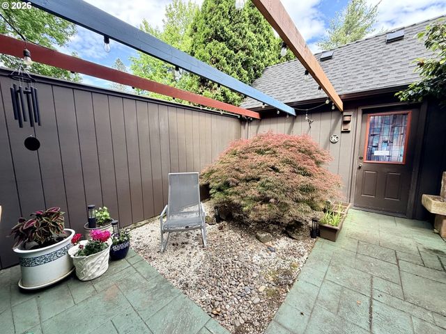 160 WESTBROOK Way, Eugene, OR 97405