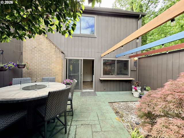 160 WESTBROOK Way, Eugene, OR 97405