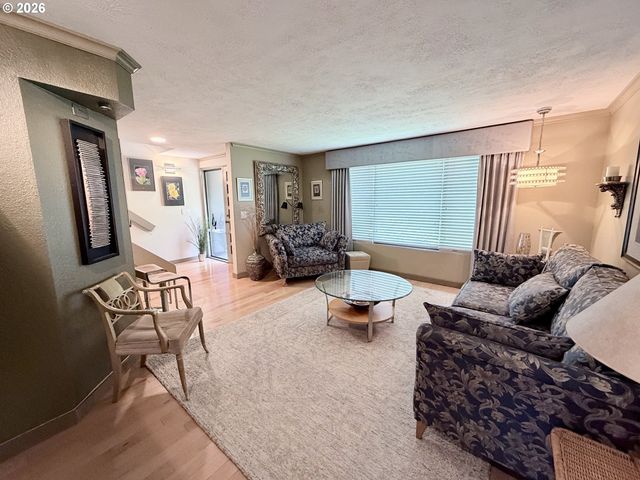 160 WESTBROOK Way, Eugene, OR 97405