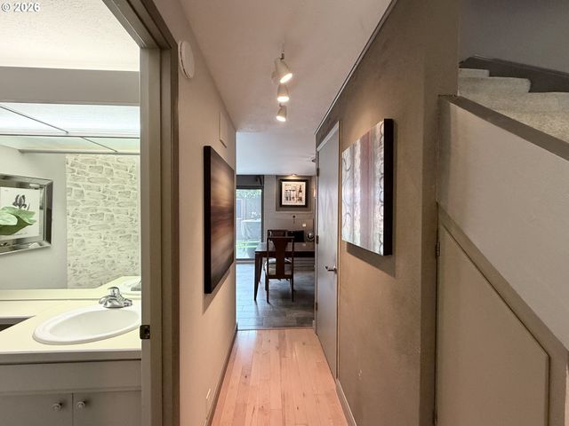 160 WESTBROOK Way, Eugene, OR 97405