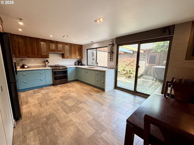 160 WESTBROOK Way, Eugene, OR 97405
