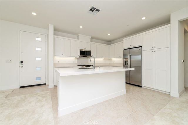 466 Lobata, Irvine, CA 92618