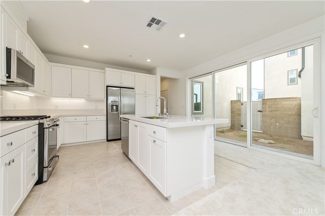 466 Lobata, Irvine, CA 92618