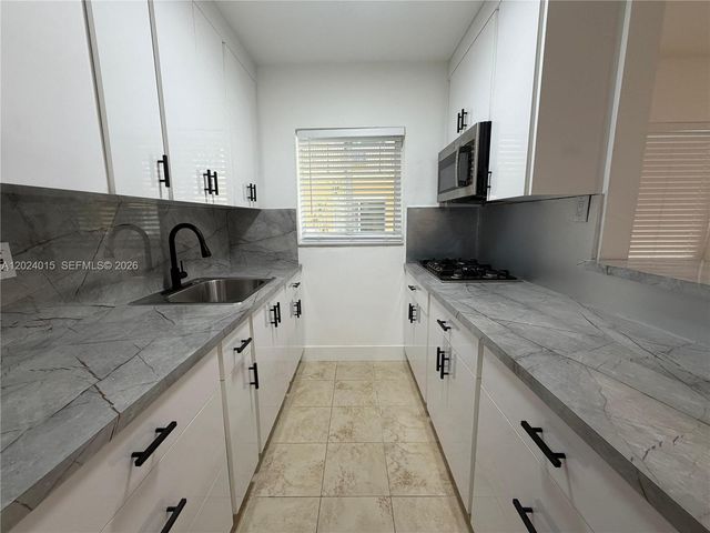 65 Washington Ave 2, Miami Beach, FL 33139