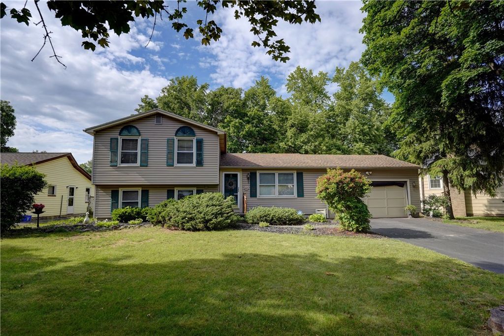 465 Fox Meadow Road, Greece, NY 14626
