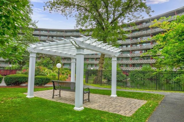 200 Swanton St 306, Winchester, MA 01890