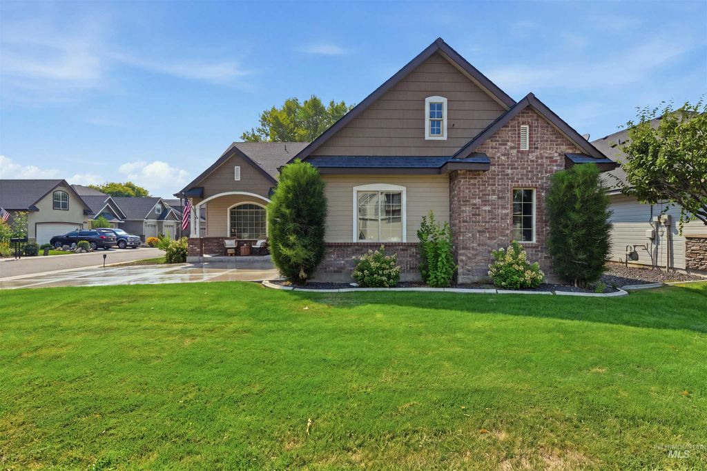 6784 E Greens, Nampa, ID 83687 photo 2