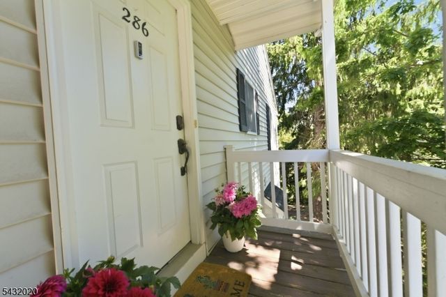 286 Kingbird Ct, Readington Twp., NJ 08887