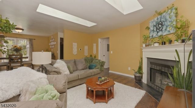 286 Kingbird Ct, Readington Twp., NJ 08887