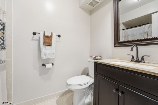 286 Kingbird Ct, Readington Twp., NJ 08887