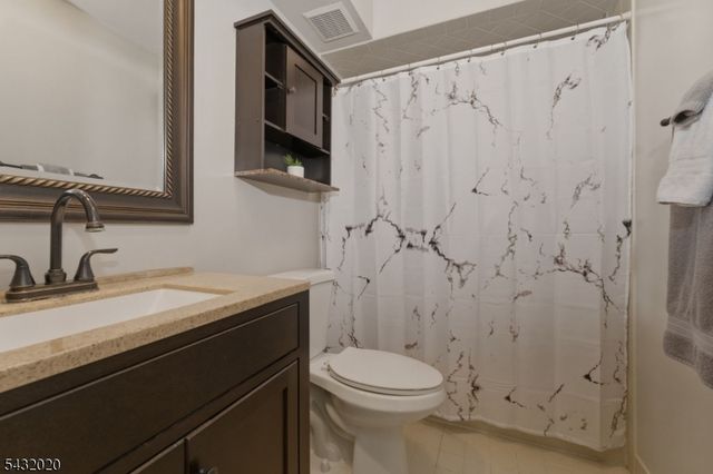 286 Kingbird Ct, Readington Twp., NJ 08887