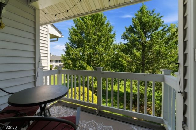 286 Kingbird Ct, Readington Twp., NJ 08887