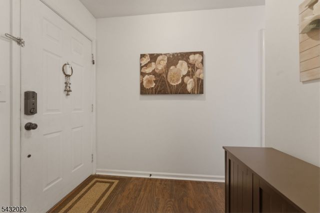 286 Kingbird Ct, Readington Twp., NJ 08887