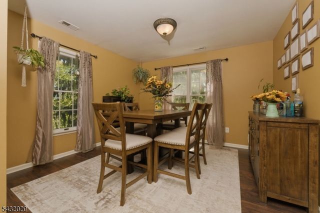 286 Kingbird Ct, Readington Twp., NJ 08887