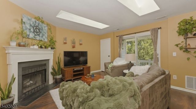 286 Kingbird Ct, Readington Twp., NJ 08887