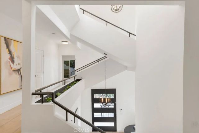 4148 Sunswept Drive, Studio City, CA 91604