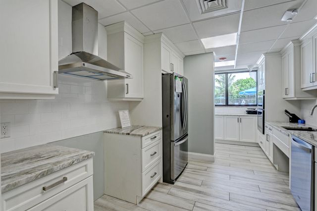 145 S Ocean Avenue 214, Palm Beach Shores, FL 33404