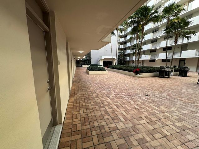 145 S Ocean Avenue 214, Palm Beach Shores, FL 33404