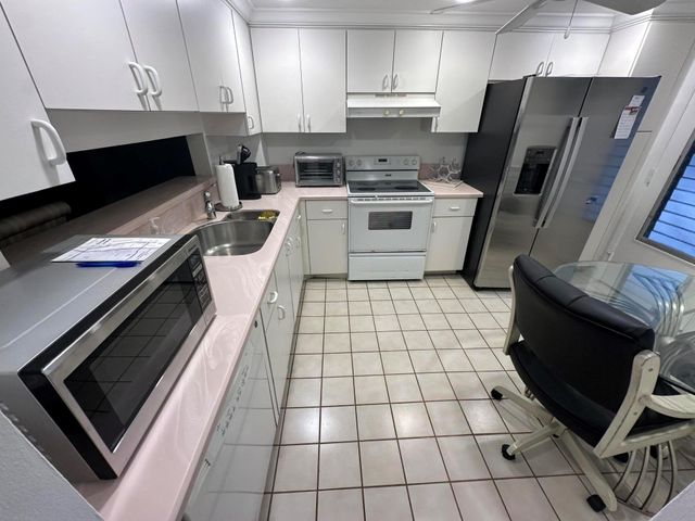 145 S Ocean Avenue 214, Palm Beach Shores, FL 33404