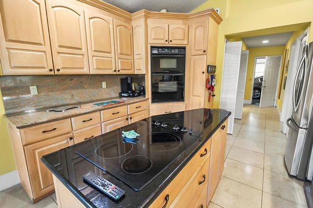 10691 SE Jupiter Narrows Drive, Hobe Sound, FL 33455