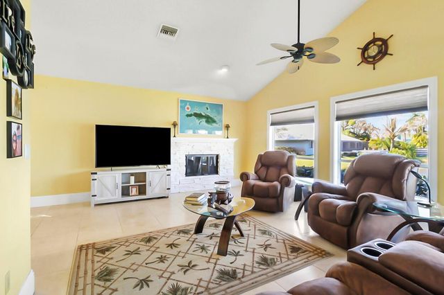 10691 SE Jupiter Narrows Drive, Hobe Sound, FL 33455