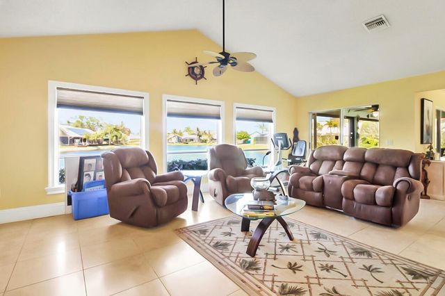 10691 SE Jupiter Narrows Drive, Hobe Sound, FL 33455